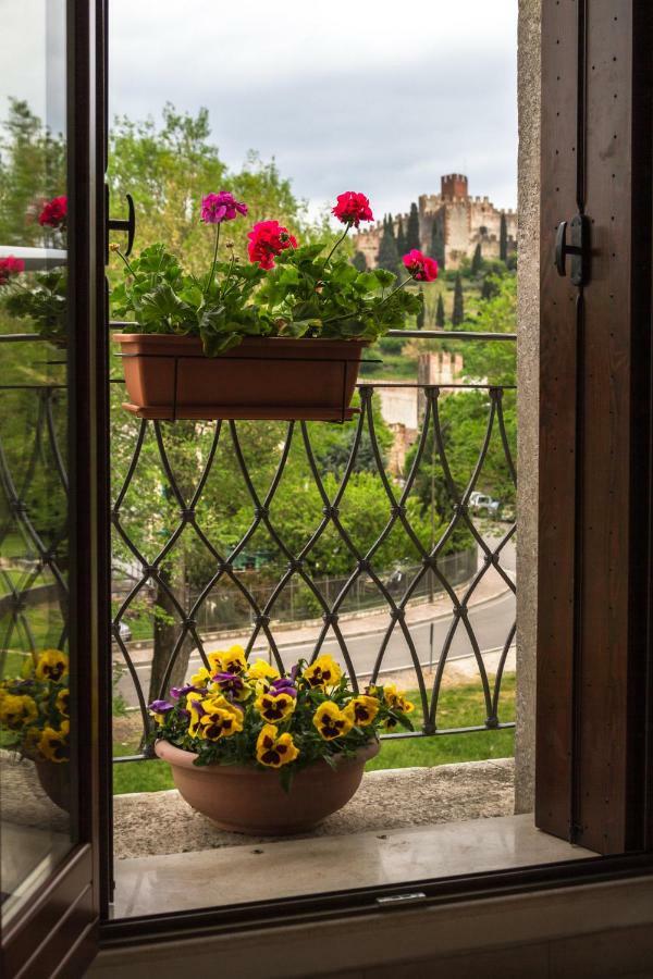 Hotel La Finestra Sul Castello Soave  Exterior foto
