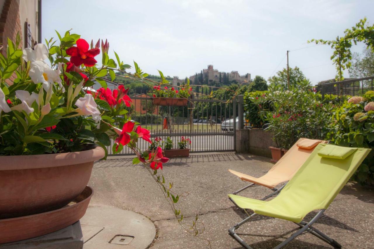 Hotel La Finestra Sul Castello Soave  Exterior foto