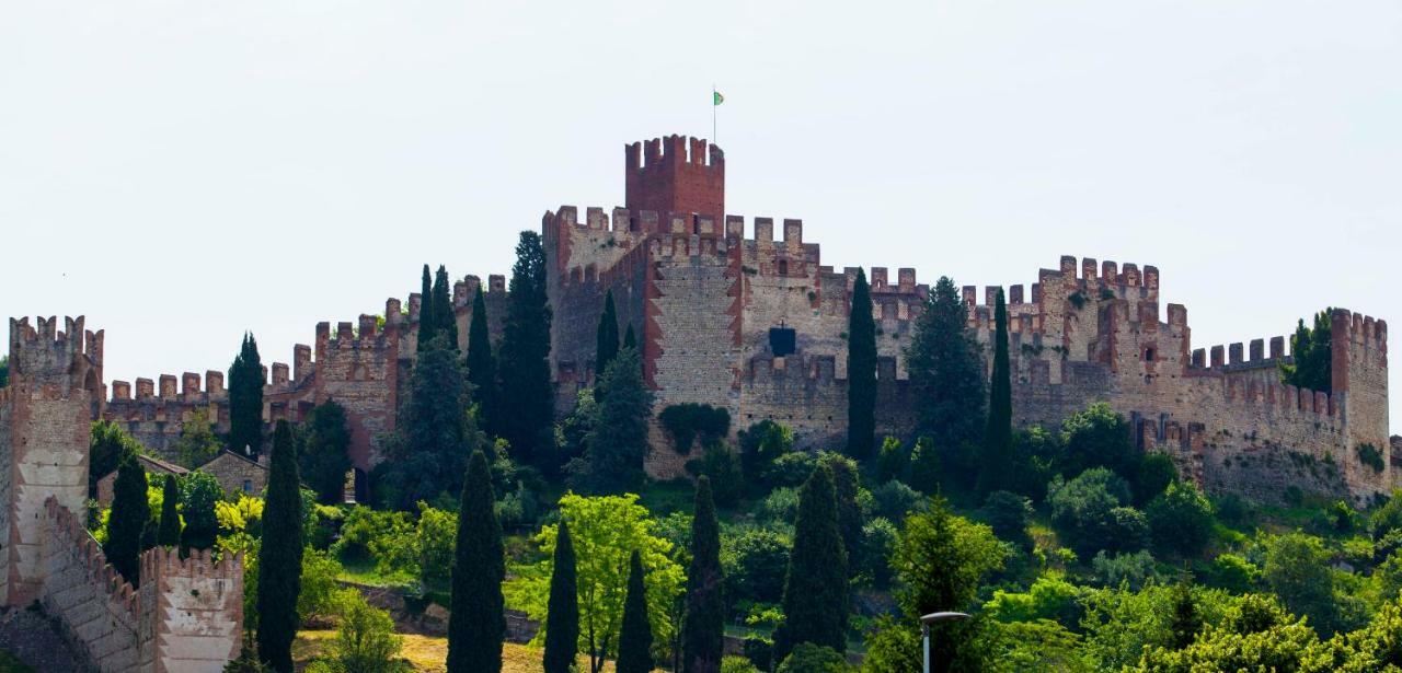 Hotel La Finestra Sul Castello Soave  Exterior foto